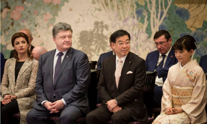 Юрий Луценко заснул на встрече с премьером Японии