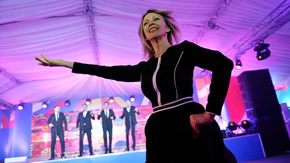 Мария Захарова танцует калинку