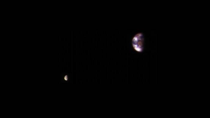 Фото Земли и Луны с Марса