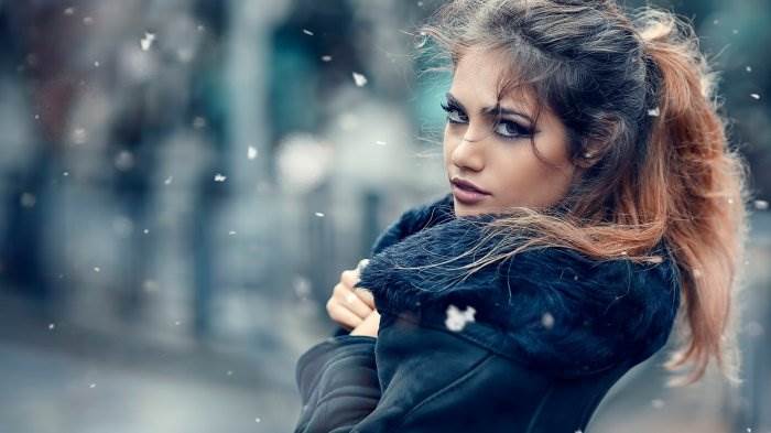 Голая девушка зимой (61 фото)
