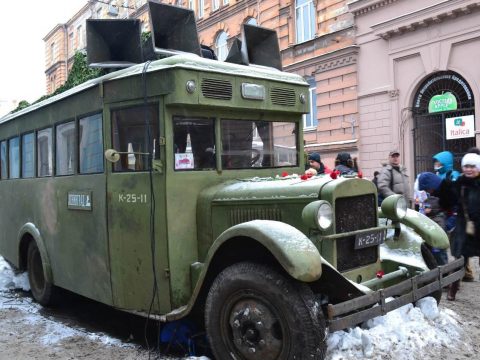 День снятия блокады Ленинграда. Улица жизни