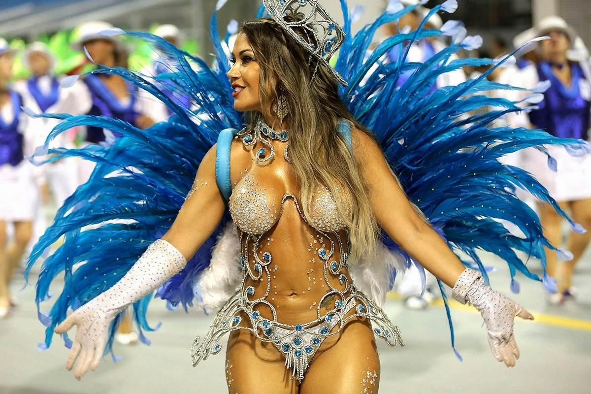 Бразильский карнавал в Рио-де-Жанейро фотографии девушек-танцовщиц 