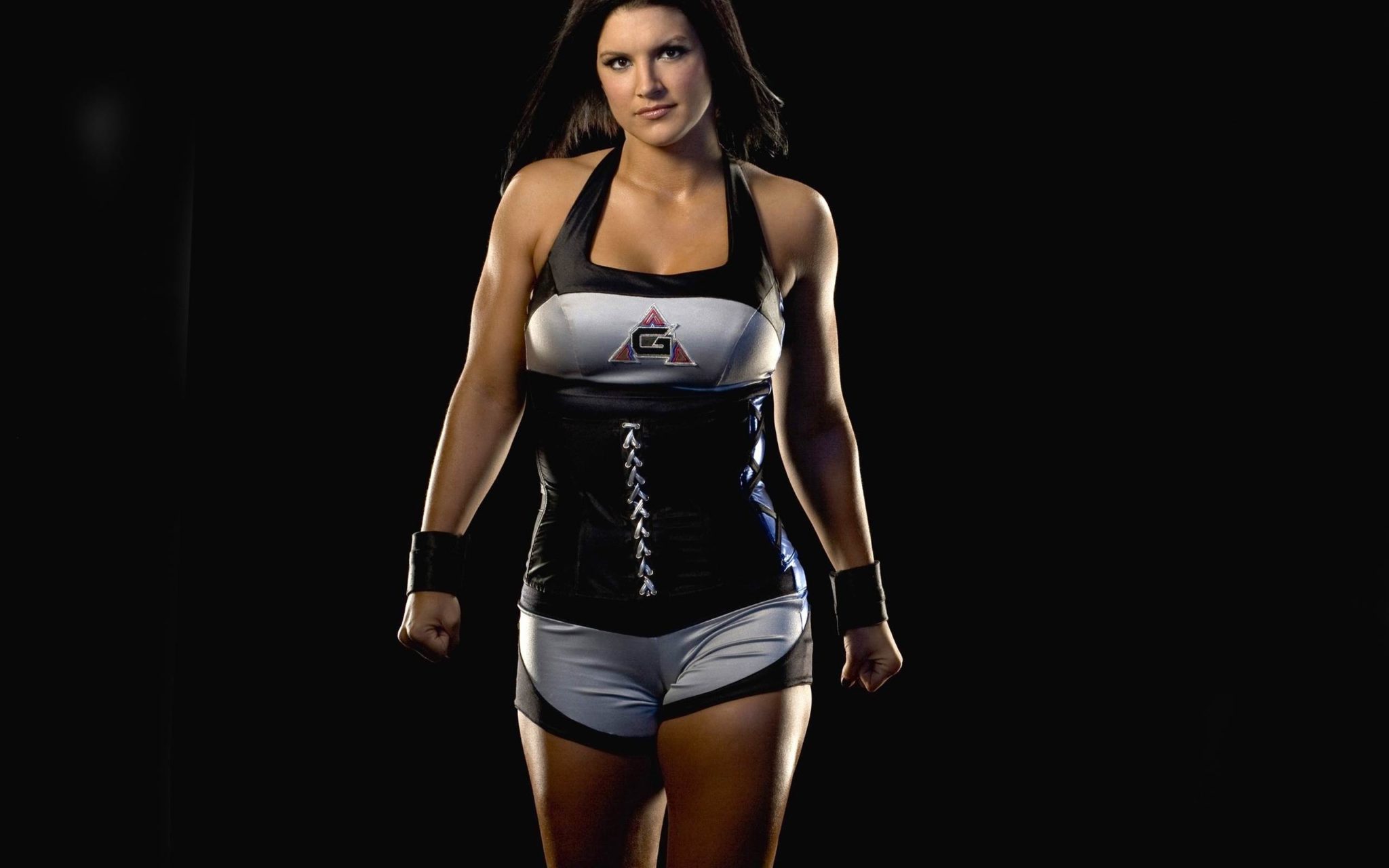 Gina carano в купальнике