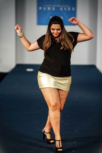 Спортивный толстые девушки в коротких юбках с аксессуарами для отдыха - венки-на-заказ.рф