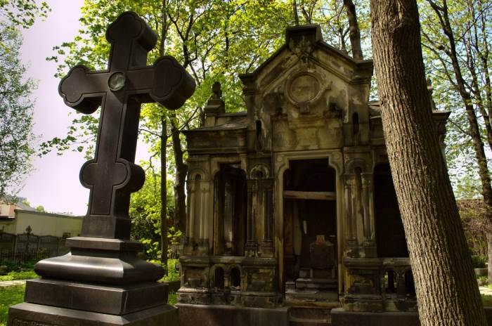Новодевичье кладбище в Санкт-Петербурге