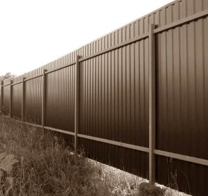 Забор из металлопрофиля