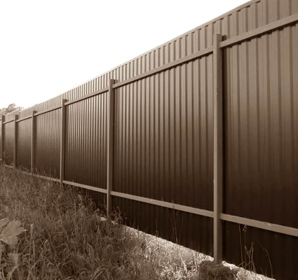 Забор из металлопрофиля