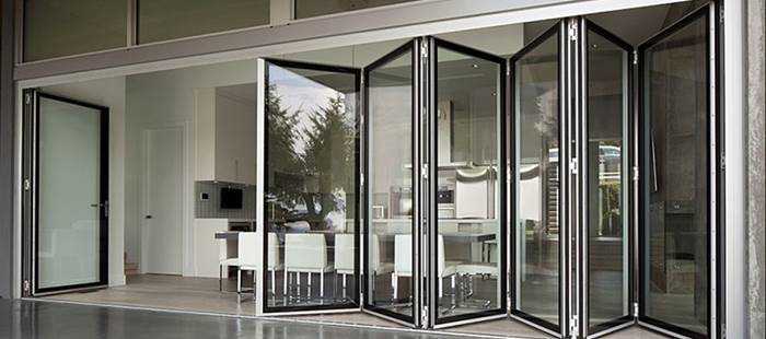 Складные стеклянные двери