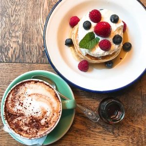 Оладьи и кофе