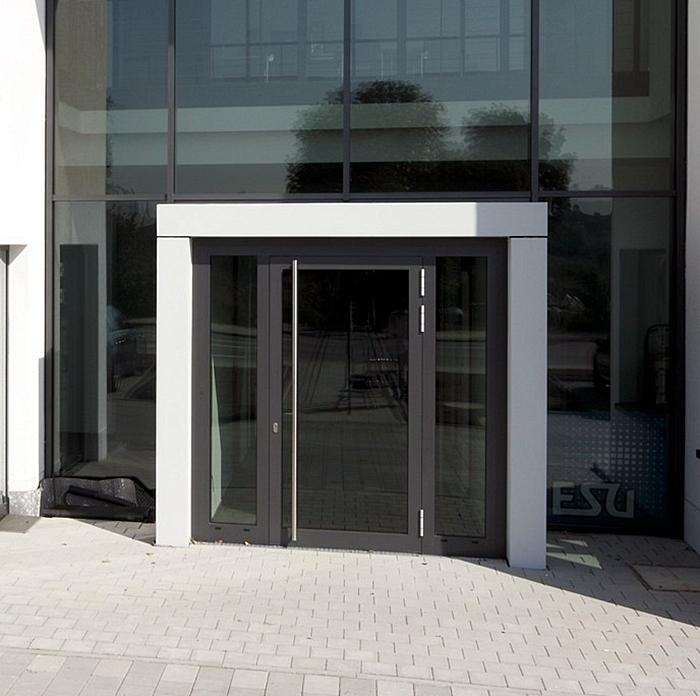 Алюминиевые двери от оконной компании Народные окна