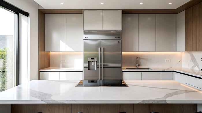 Эволюция кухонного дизайна: от безликих агрегатов к стильным холодильникам LG, требующим бережного ухода
