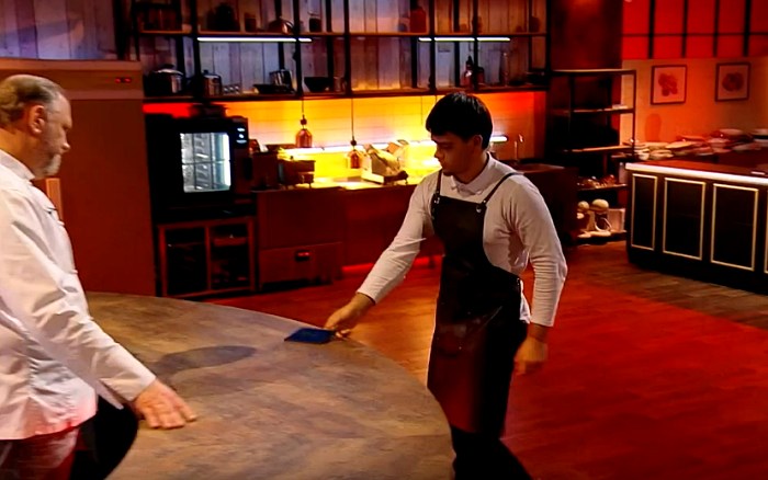 Владислав Романов покидает проект Молодые ножи