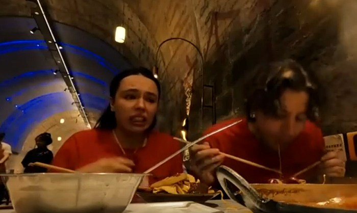 Инстасамка и Олег Moneyken на шоу Сокровища императора